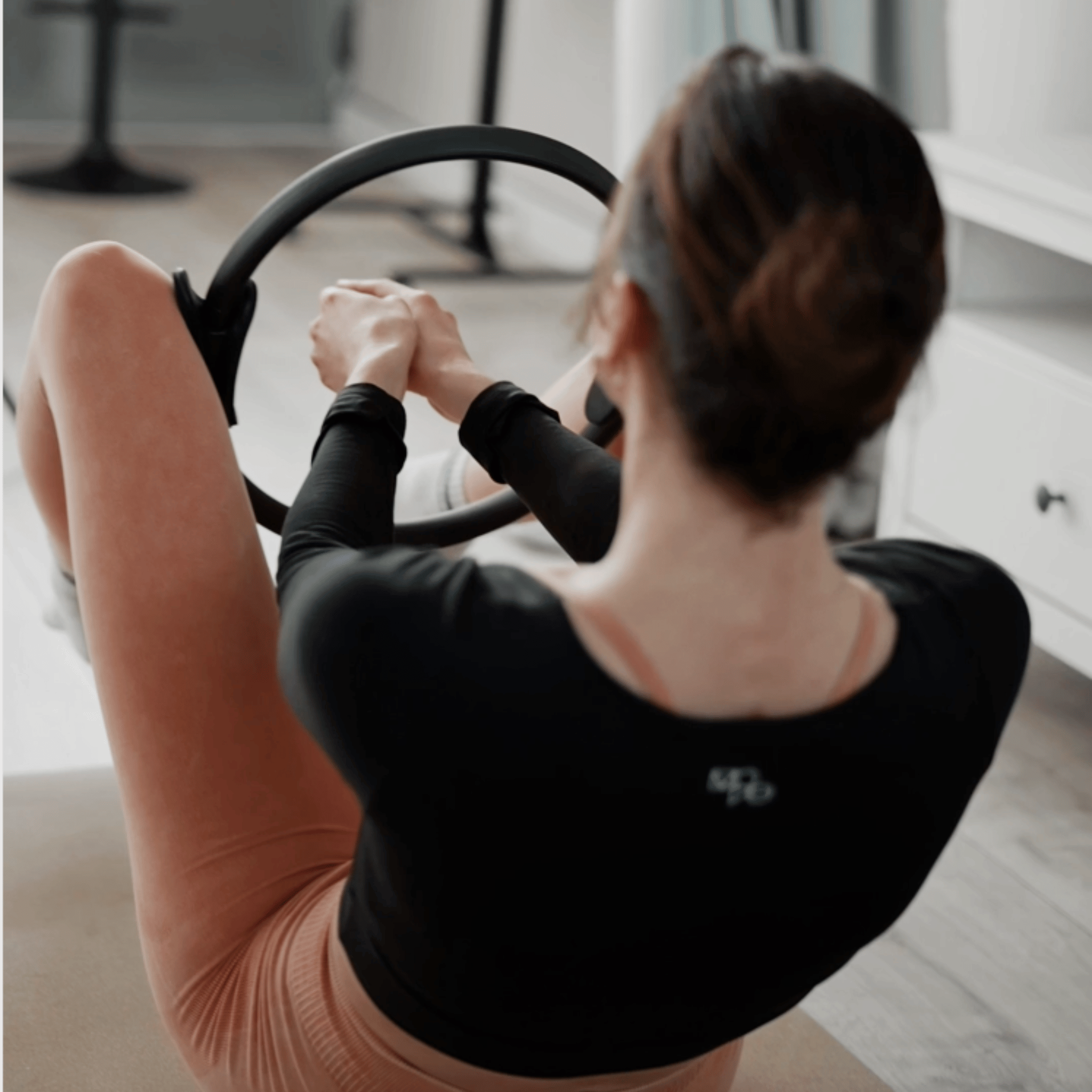 deuser-pilates-ring-trainingsring-f-r-brust-arme-und-beine image 3